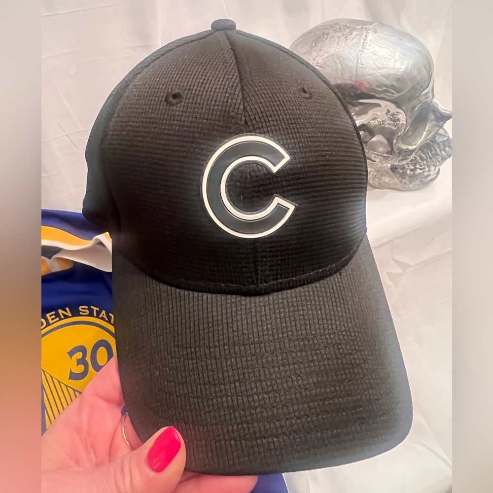NWOT🔥Offical MBL Chicago CUBS black baseball hat 🧢 and size M/L🔥